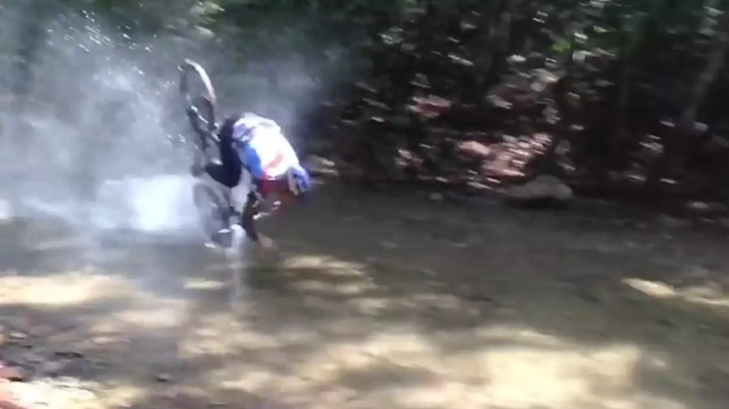 Venezuelan Cyclist Sustains Bloody Injury While Cycling Through Stream