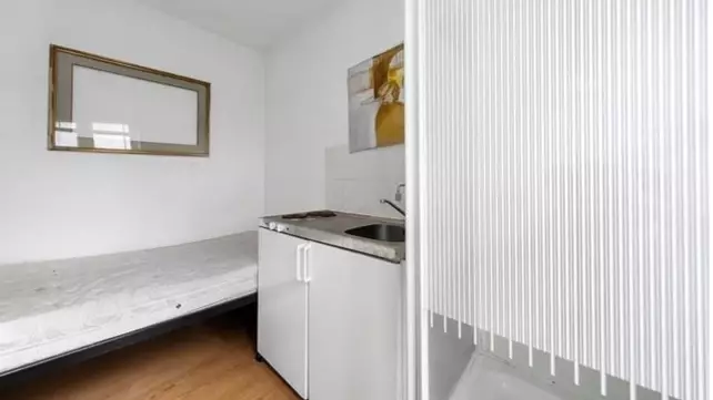 London Apartment On Sale For £200,000 Has Kitchen Hob Next To Shower