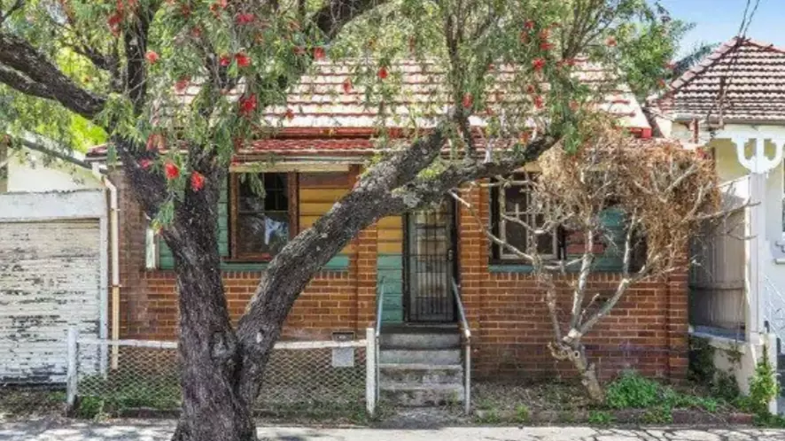 Sydney Property Described As ‘Disgusting’ And ‘Practically Unliveable’ Expected To Fetch $1.1 Million