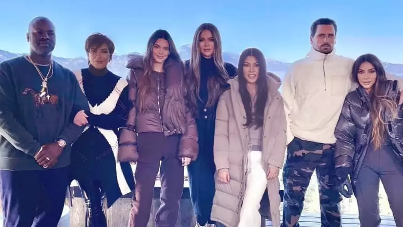 Kardashians Accused Of Photoshopping Everyone In Holiday Picture