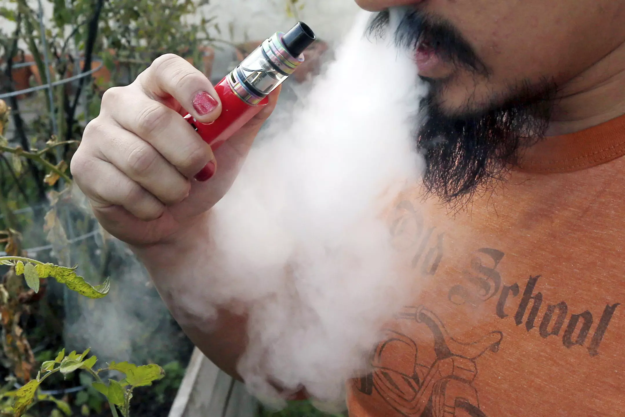 2,051 people have suffered from suspected vaping-related injuries in the USA.