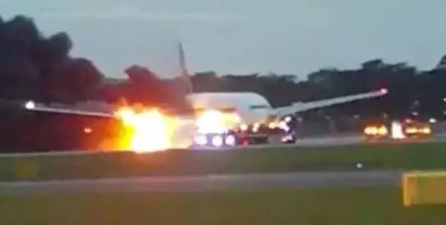 Passenger Films Boeing 777 Engine Blowing Up From Inside The Plane