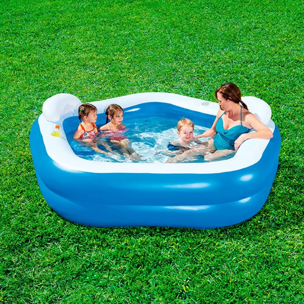 The pool features two seats, headrests and cup holders.