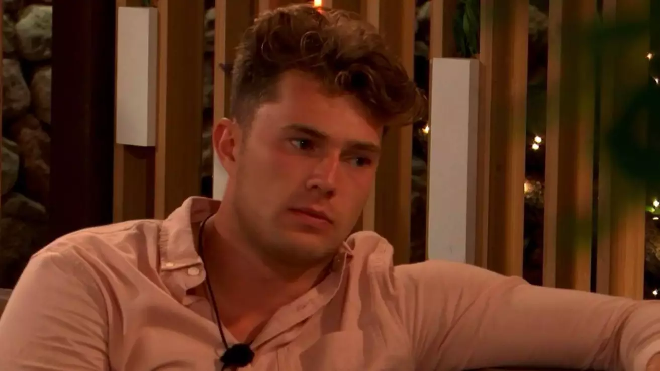 Curtis Pritchard Under Fire As Maura Higgins Kicks Off Over His Betrayal of Anna Vakili In Tonight’s ‘Love Island’
