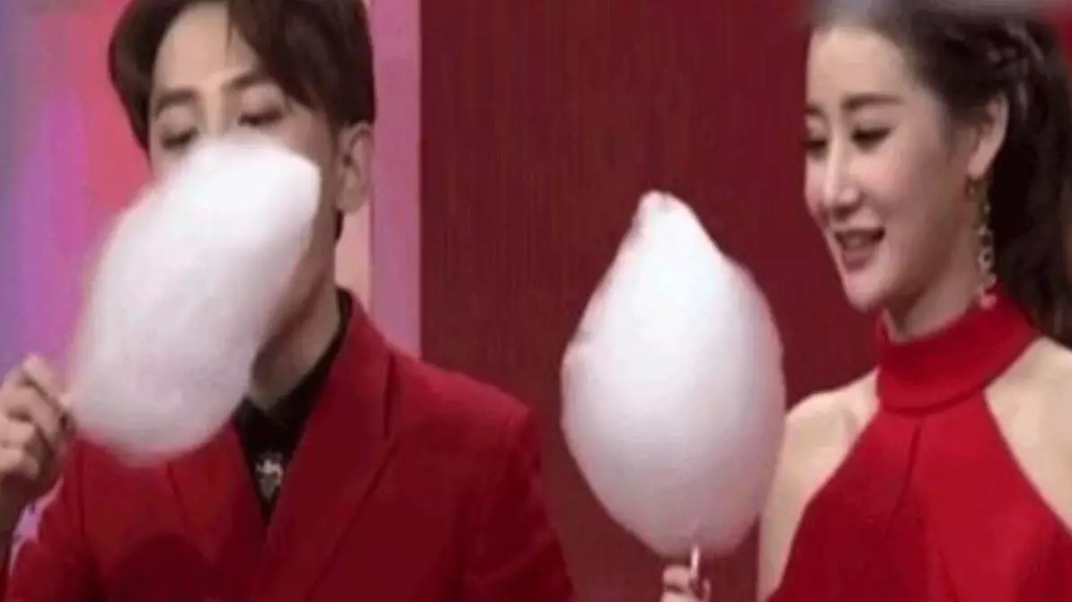 A Chinese TV Host Smashed Down A Whole Candy Floss In Seconds