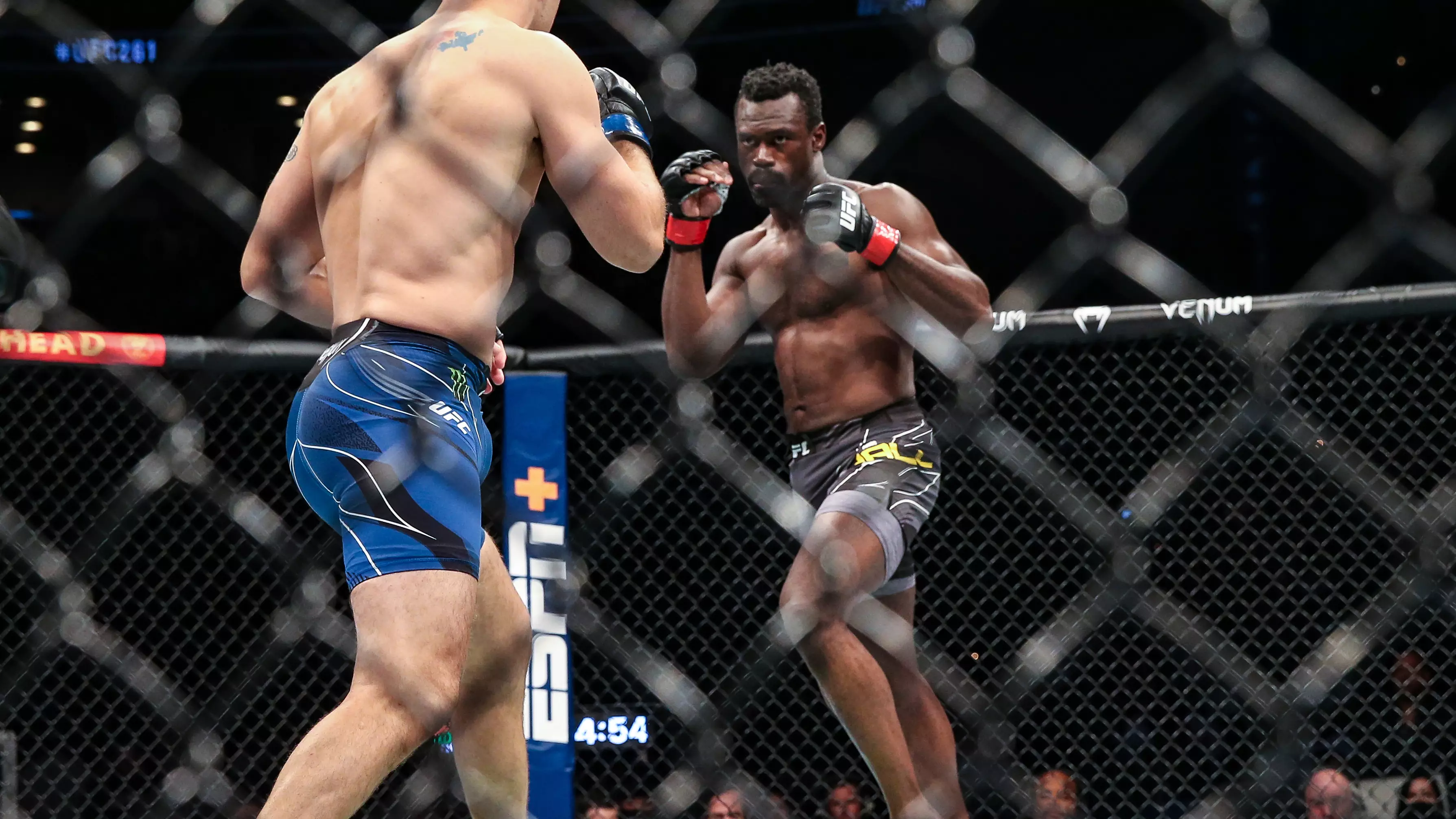 Chris Weidman Snaps Leg During Clash With Uriah Hall At UFC 261 