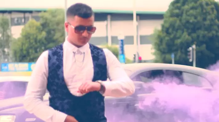LAD Shows How To Make A Prom Entrance With Fleet Of Luxury Cars And Smoke Bombs