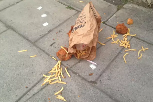WARNING, DISTRESSING CONTENT: An Entire KFC Meal Was Found Dropped On A Pavement And The Tragic Events Have Left People Mortified