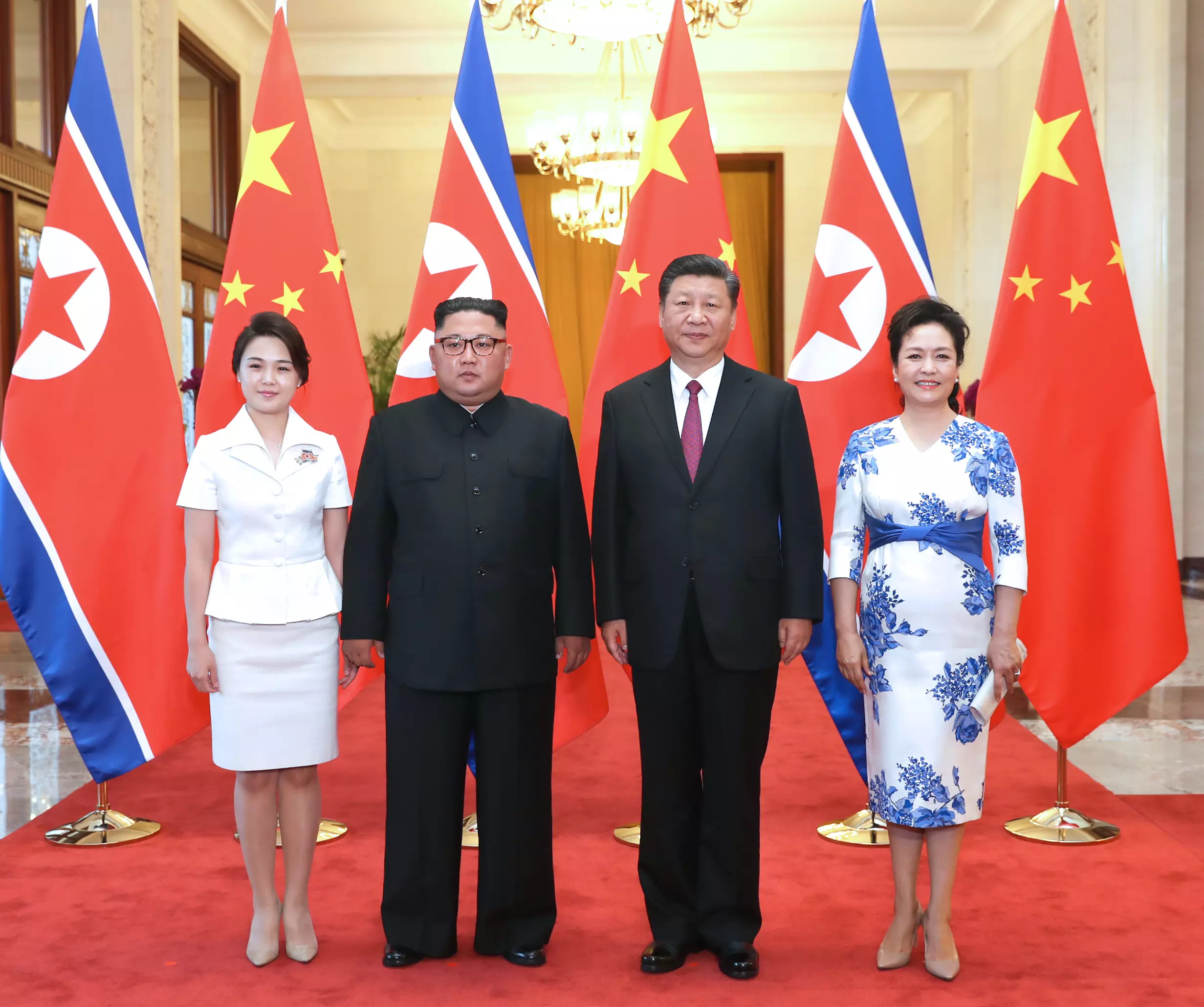 Kim Jong-un (2nd L) and his wife (L) meeting the Chinese President, Xi Jinping and his wife (2nd R), Peng Liyuan (R) (