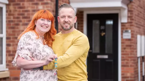 Married Couple Who Lived Apart For 20 Years Finally Move In Together