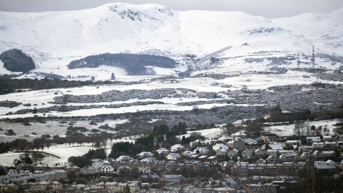 Police Reassure Scots After Reports Of Explosions Turn Out To Be 'Thundersnow'
