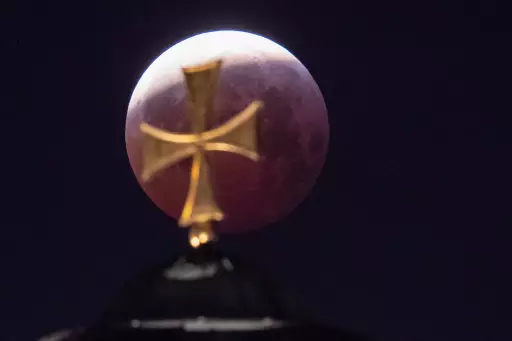 Here's a cool pic of the super blood wolf moon taken in Nuremberg, Germany.