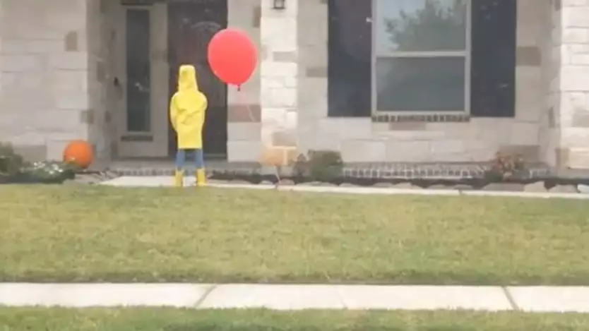 Neighbour Scares People S***less By Creating Horrifying Halloween Display