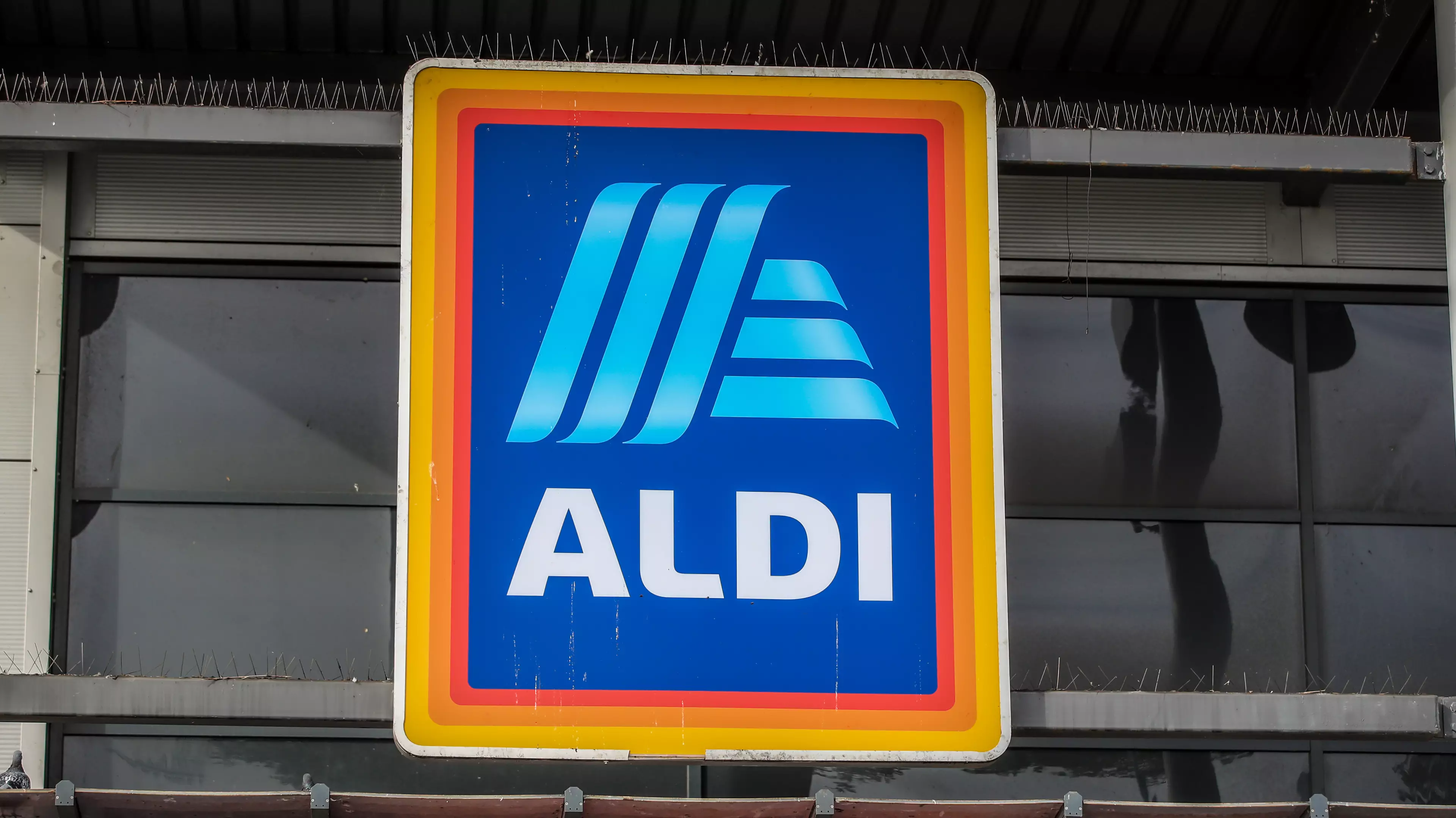 Aldi Is Trialling 'Rapid Delivery Service' In Partnership With Deliveroo