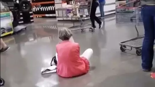 Costco Customer Refuses To Wear Mask As It's Her 'Constitutional Right' 