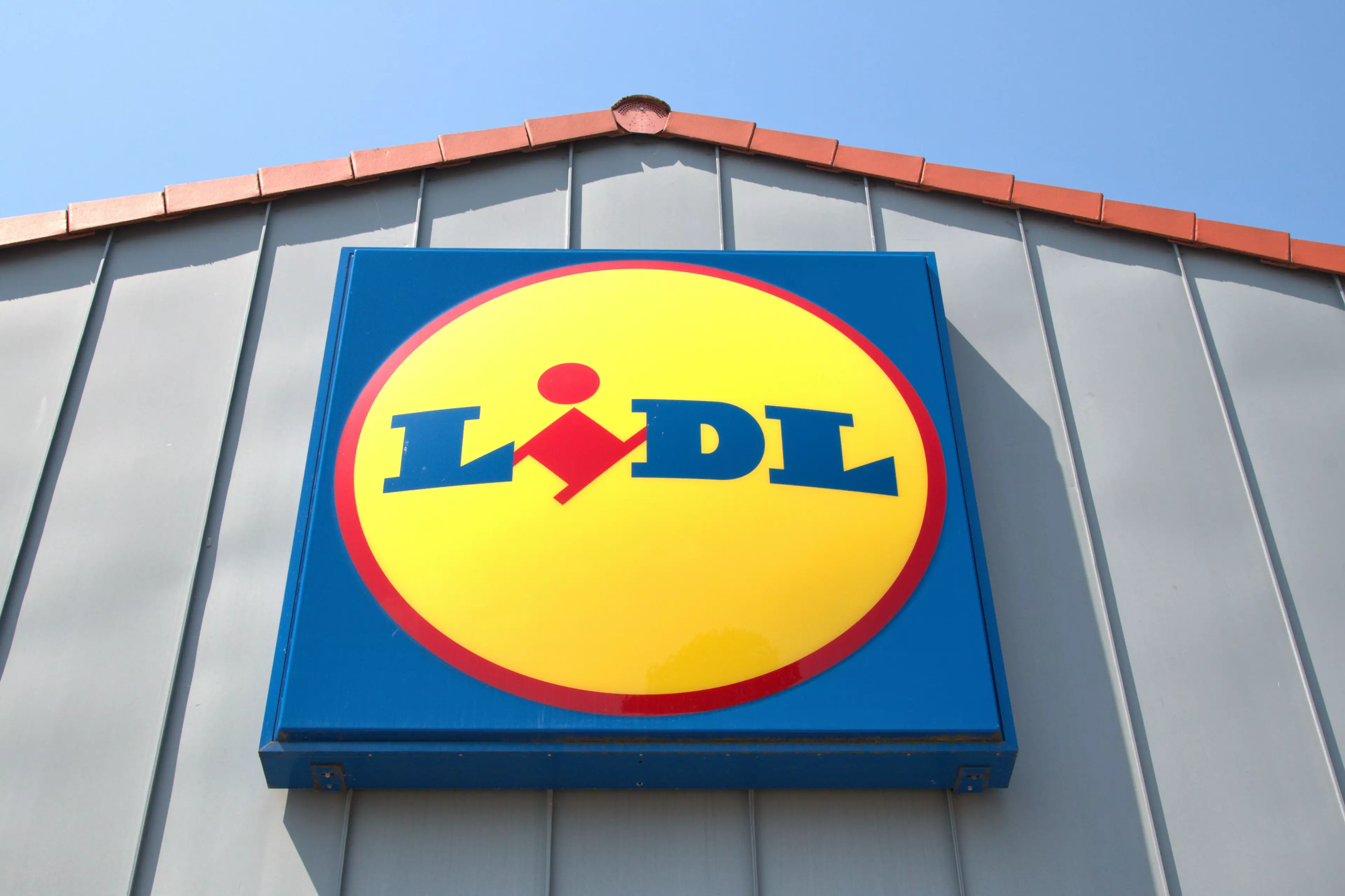 The screens will also be introduced at Lidl (