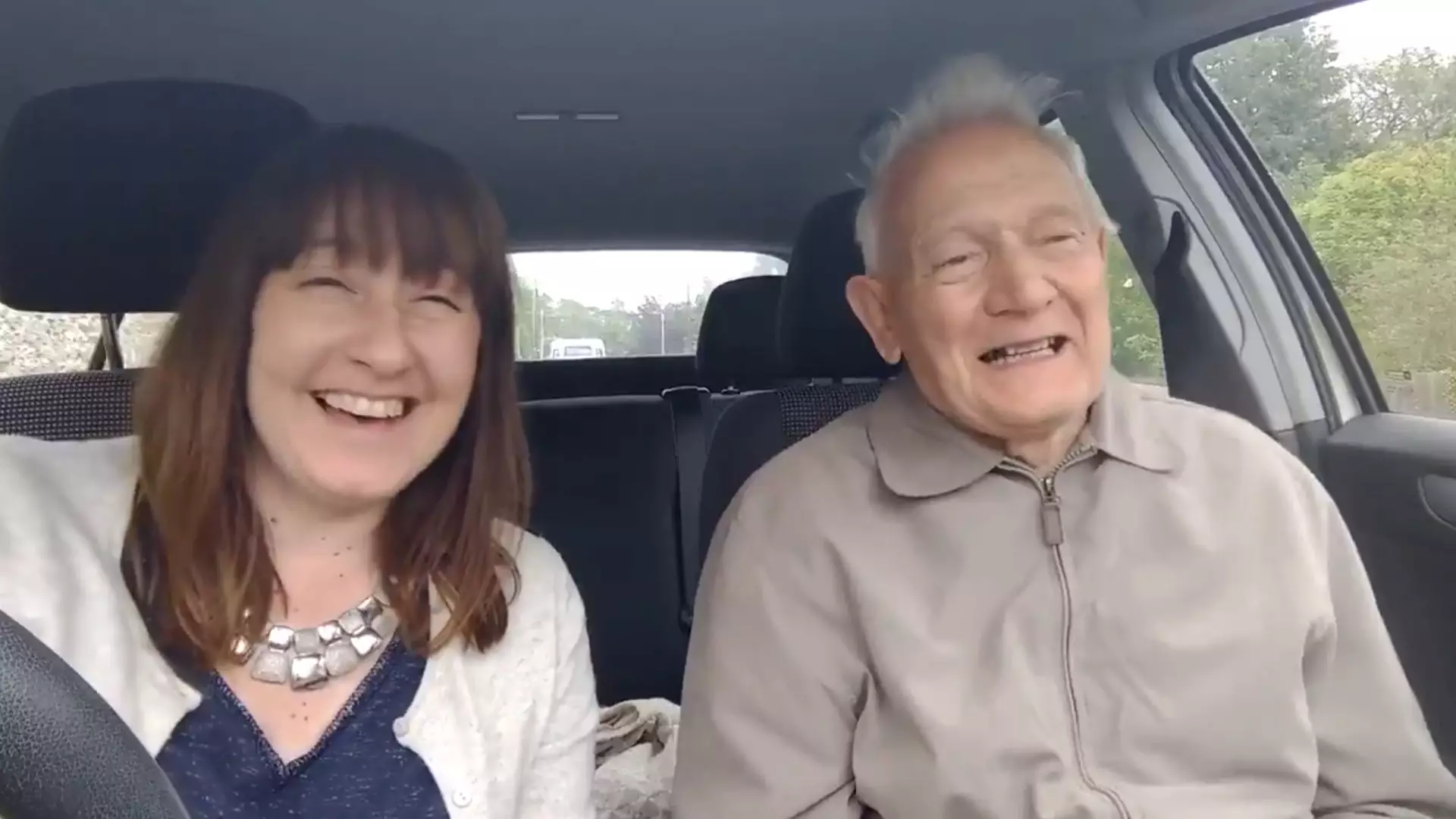 Heartwarming Video Shows Dementia Patient Singing On The Way To Music Therapy 