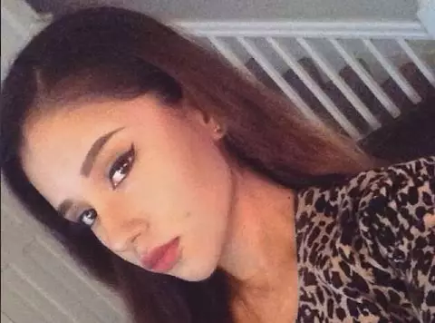 This Woman Looks Exactly Like Ariana Grande And It's Blowing Everyone's Mind