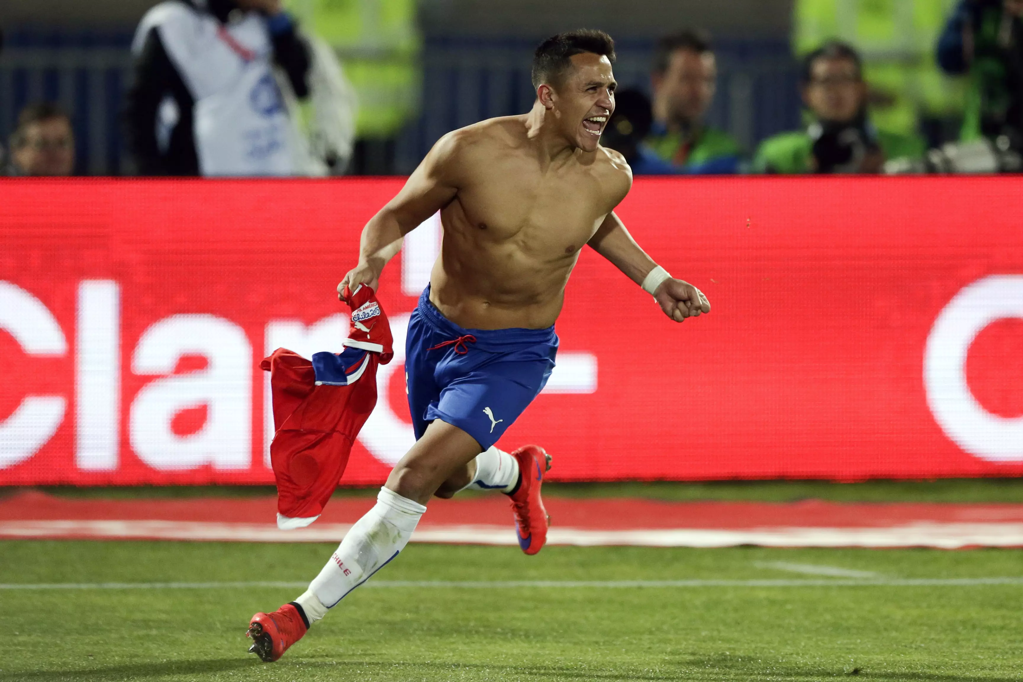 Alexis Sanchez Claims He's As Good As Messi And Ronaldo