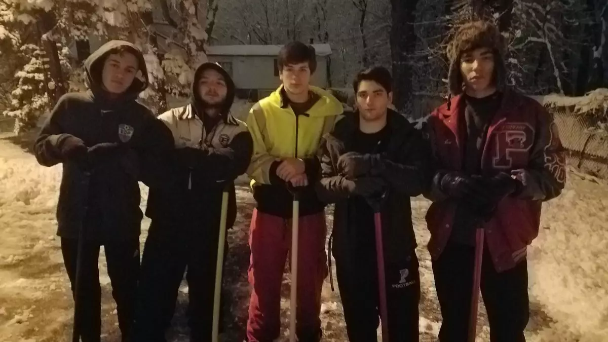 Kids Shovel Neighbour's Driveway At 4am So She Can Make Hospital Appointment
