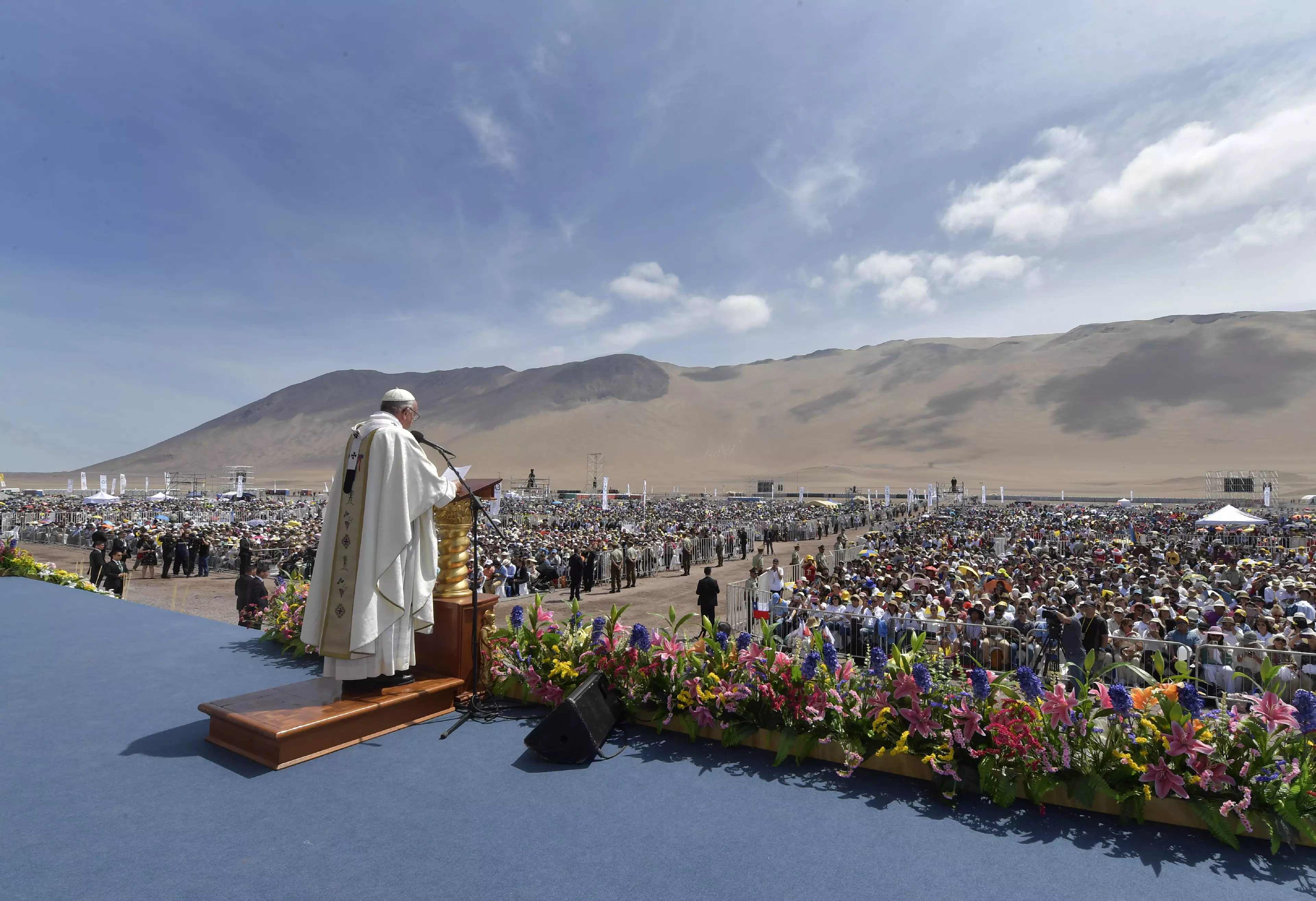 Pope Francis gives mass in Chile.