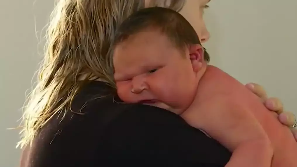 Australian Woman Gives Birth To Baby Girl Weighing 5.88kg