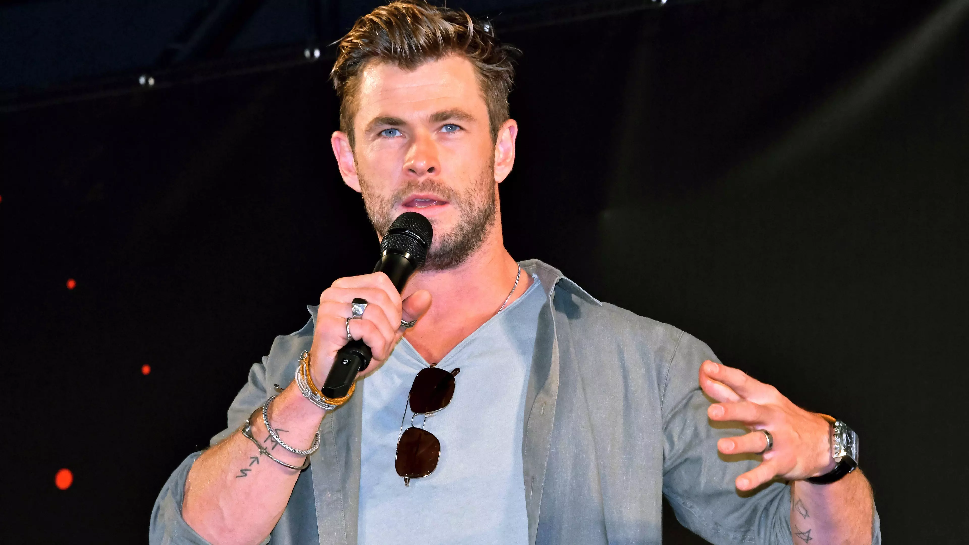 Small Aussie Town Wants To Build A 40-Metre Tall Statue Of Chris Hemsworth