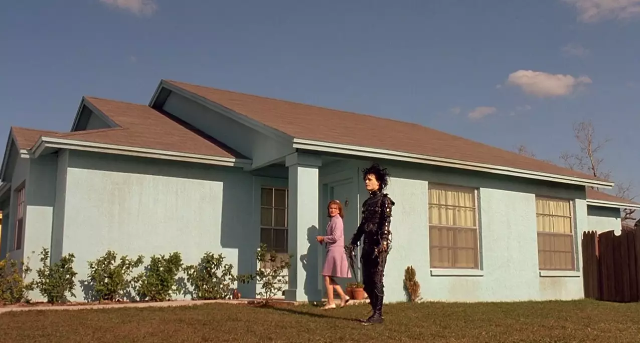 In the 1990 movie, the house was painted a pale turquoise (
