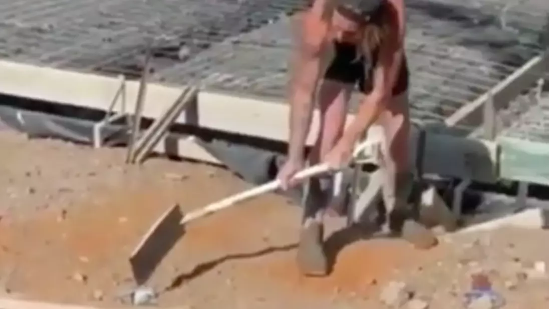 Aussie Tradie Hits A Spray Paint Can With A Shovel 