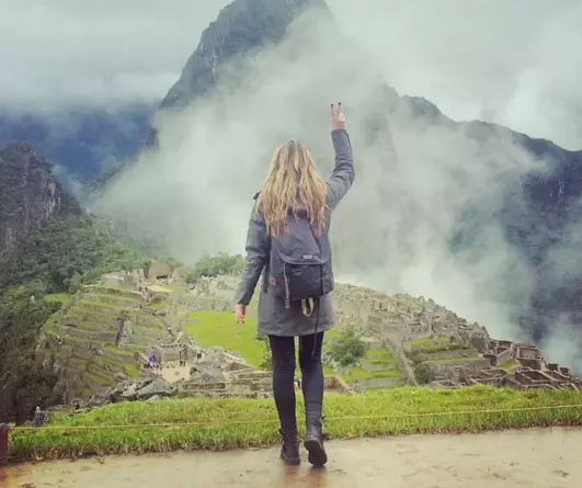 Girl Gets Diagnosed With Cancer, Visits The Seven Wonders Of The World In 13 Days