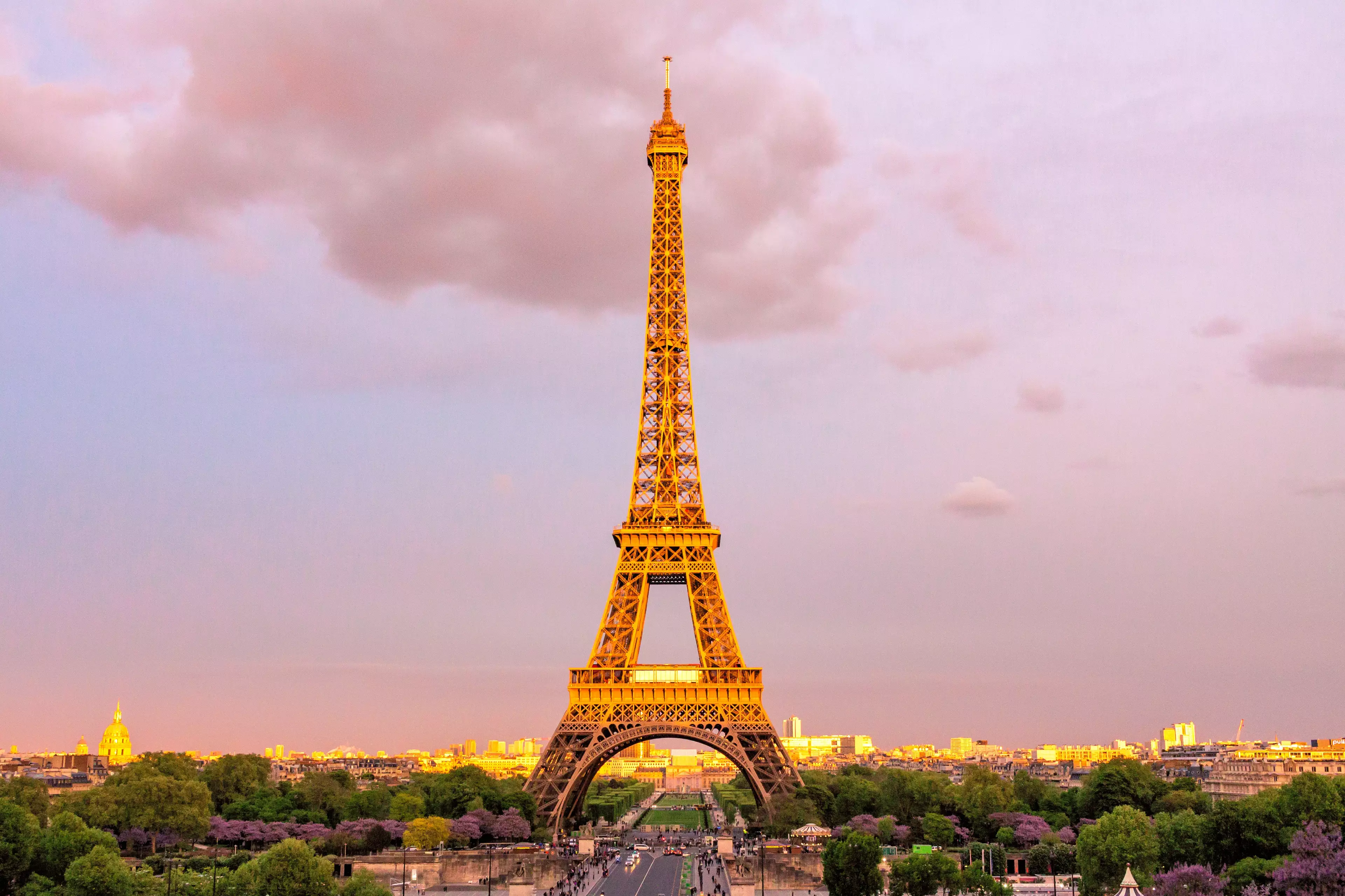 Successful candidates will get the chance to travel France by boat taking in sights such as the Eiffel Tower (