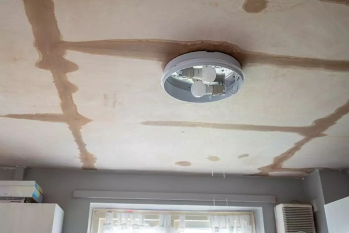Pregnant mum Chelsea Cliff was left concerned that her ceiling was going to collapse.