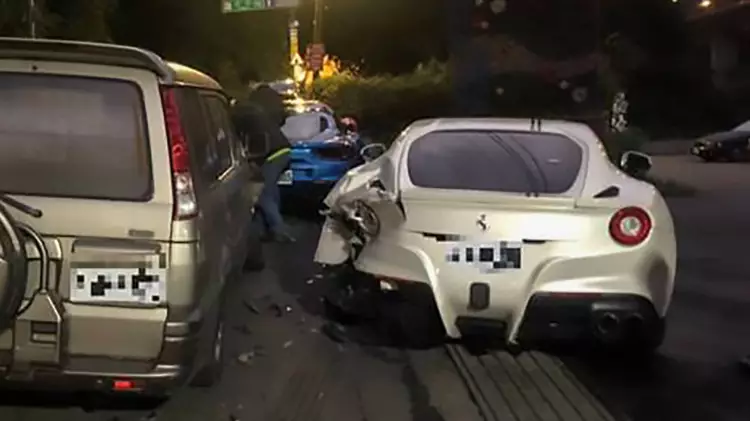 Delivery Driver Smashes Into Four Ferraris Causing £500k Worth Of Damage 