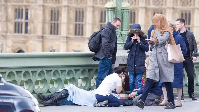 Image Of Woman In Hijab At Westminster Attack Was Circulated By Russian Troll