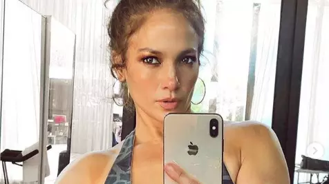 J.Lo Fans Freak Out After Spotting Man Hiding In The Back Of Her Selfie