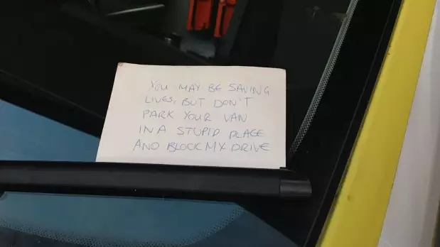 ​Neighbour Leaves Savage Note For Paramedics While They Treat Dying Man