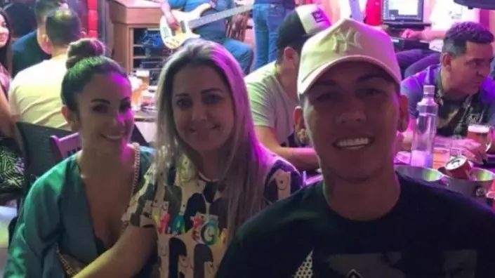 Roberto Firmino Buys A Round Of Beers For 200-300 People, Keeps Bar Open Till 3AM