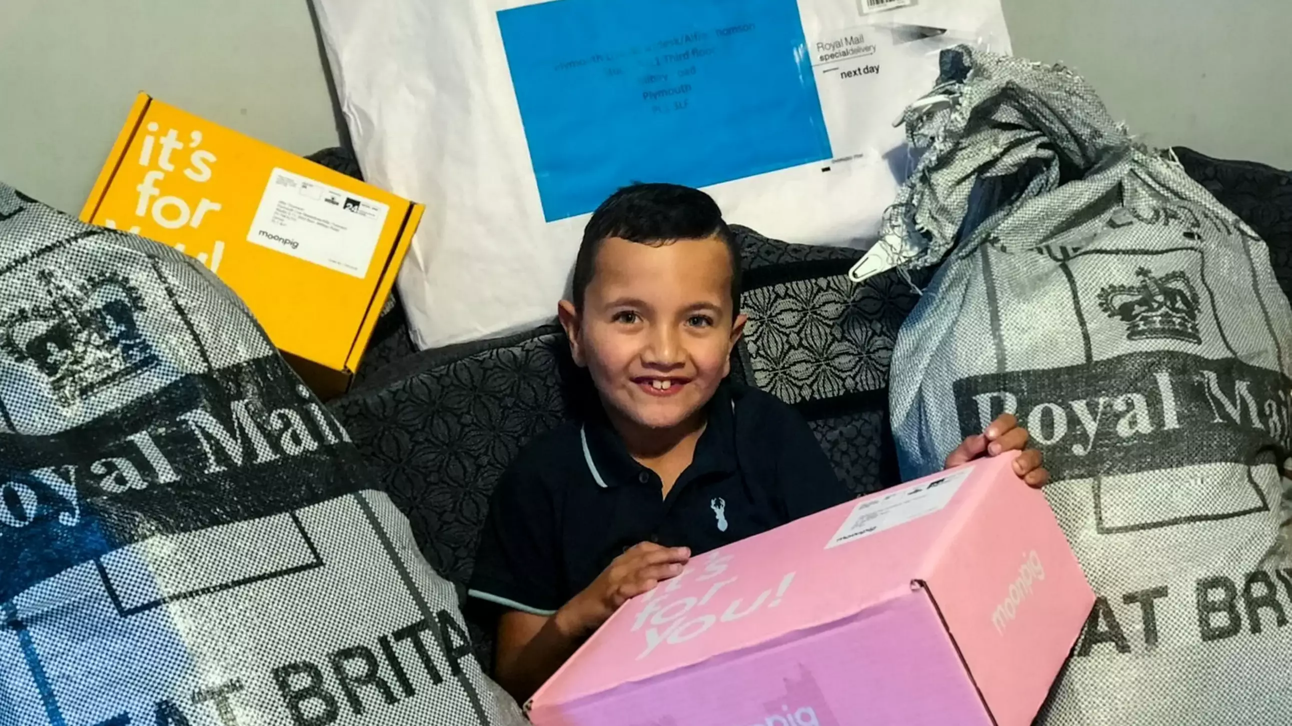 Autistic Boy With Only A Few Friends Receives 3,000 Birthday Cards From Around The World 