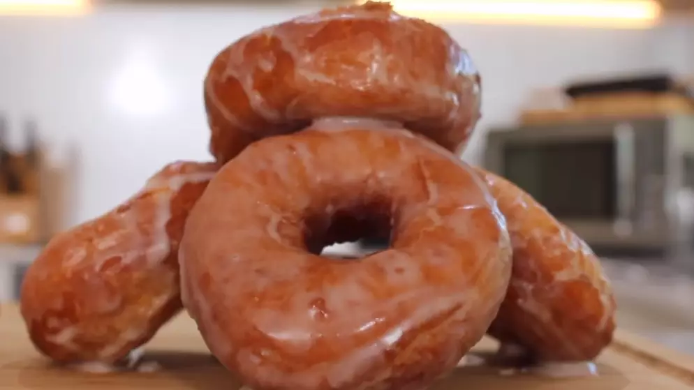 ​Aussie Man Recreates Krispy Kreme Doughnuts At Home And Shows You How