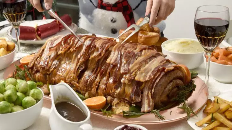 ​Giant Pig In Blanket With 16m Of Bacon That Serves 24? Sign Us Right Up