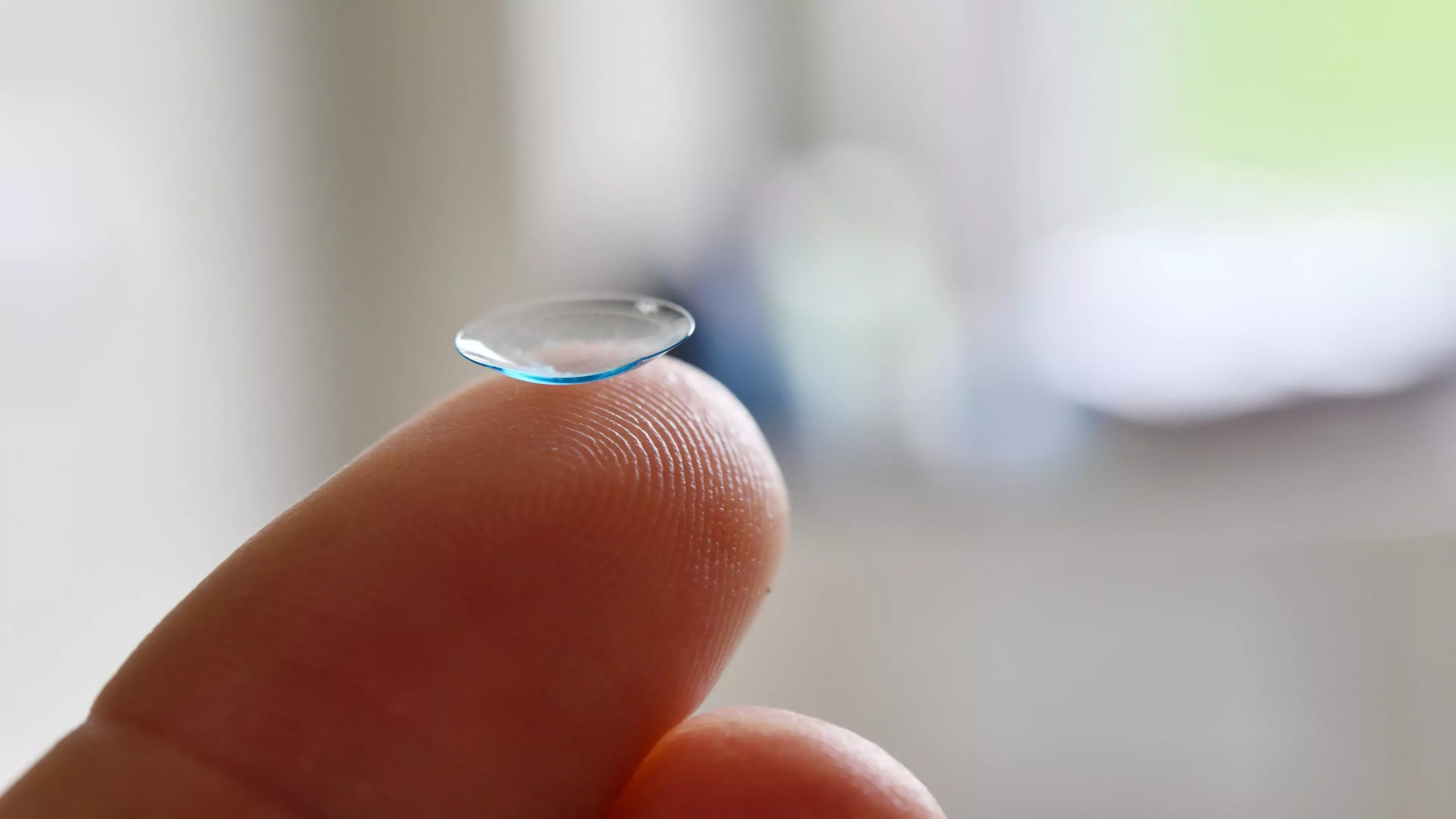 Doctor Shares Shocking Images To Warn Of Dangers Of Sleeping In Contact Lenses 