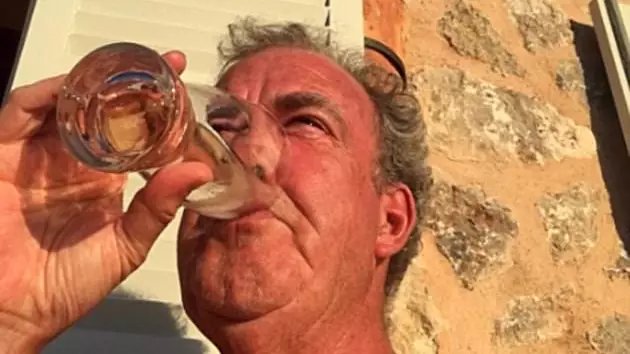  Jeremy Clarkson Lays Into 'Impossible' Hospital Stay After Recent Battle With Pneumonia 