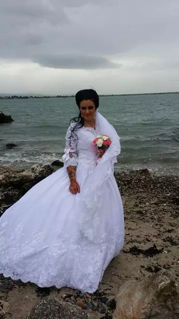 She married the 300-year-old pirate ghost in 2016.