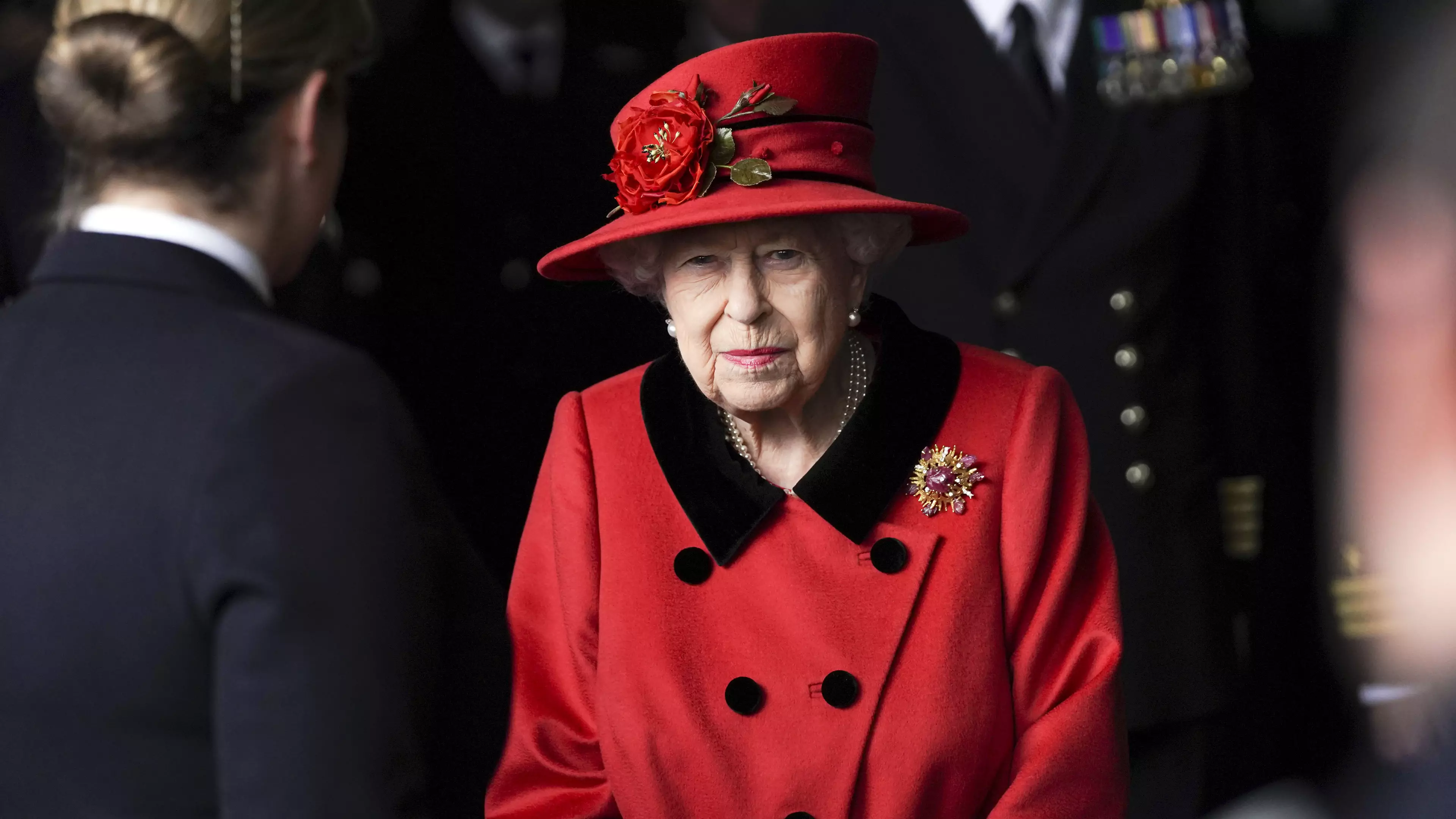 The Queen's Secret Signals She Uses To Communicate With Staff