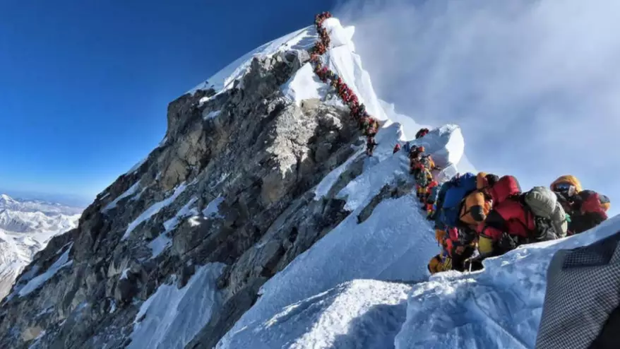Man Dies Trying To Descend Everest Because The Mountain Was Too Crowded