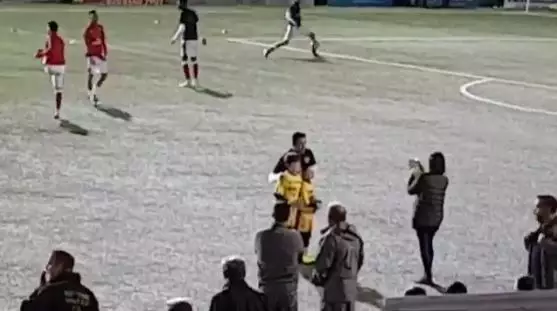 WATCH: Alexis Sanchez Stops His Warm-Up to Take Photos With Sutton Utd Fans