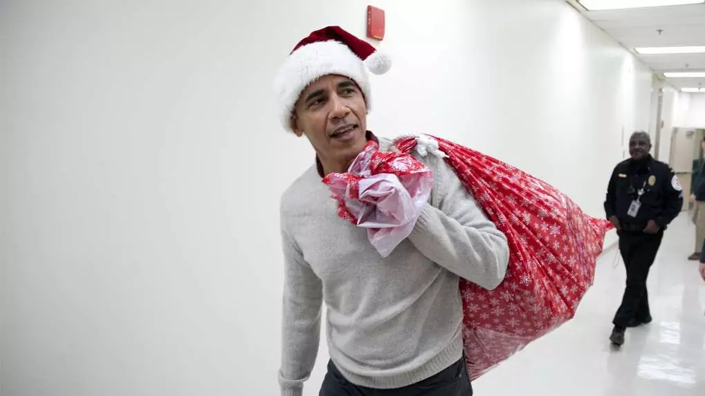 ​Barack Obama Dressed As Santa To Surprise Kids In A Children's Hospital