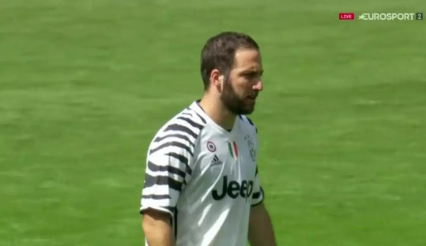 Gonzalo Higuain Brutally Trolled On Twitter For Being 'Overweight'