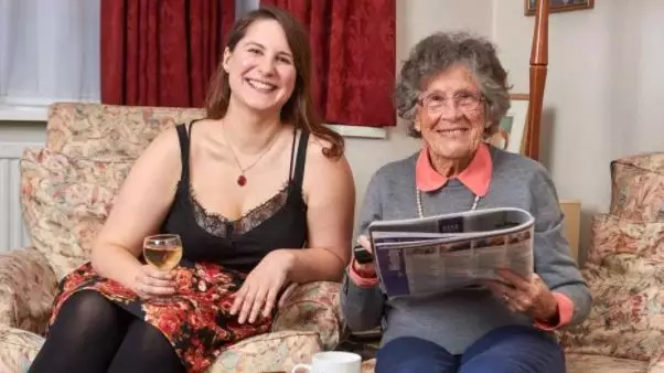 ​Student Dodges Getting Shafted By London Rent As She Moves In With 95-Year-Old Widow