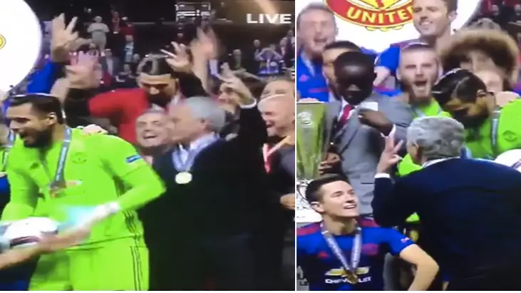The Reason Why Jose Mourinho Told Man Utd Players To Hold Up Three Fingers